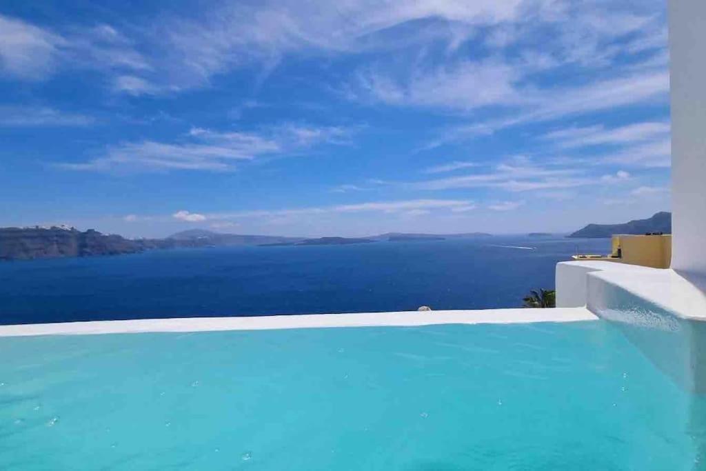 Gala -volcano View Oia (Santorini)